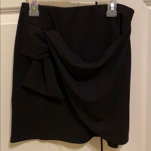 Black skirt with knot